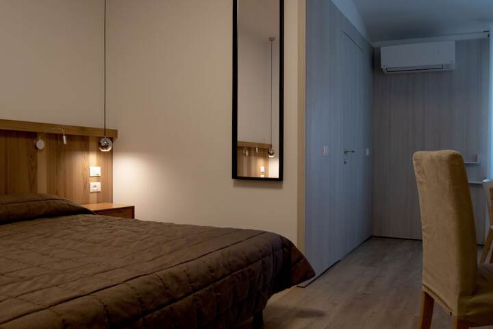 Room 47 of 102