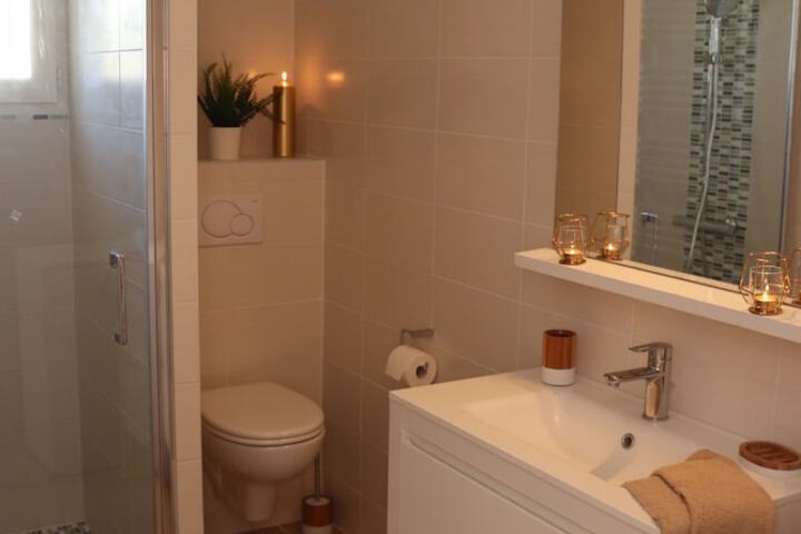 Room 21 of 28
