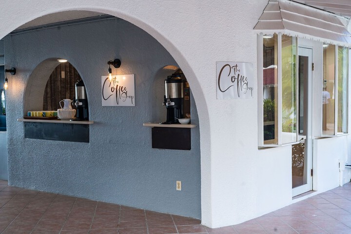 Breakfast/Coffee Service 74 of 111