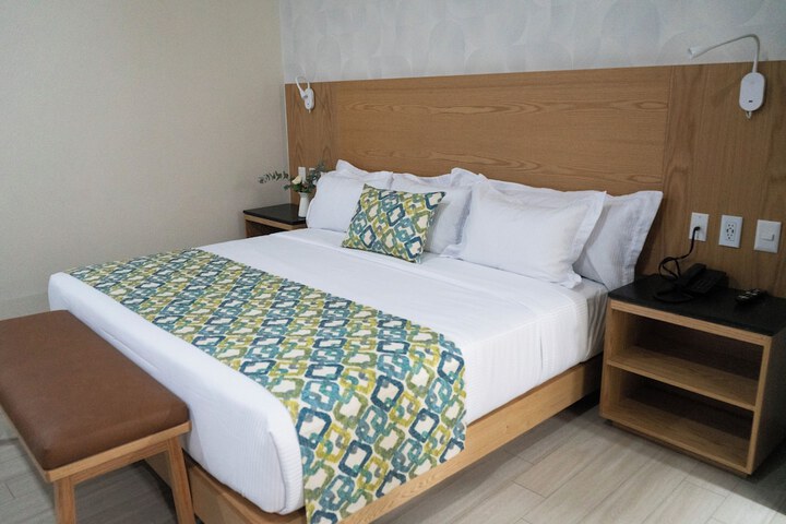 Room 14 of 33