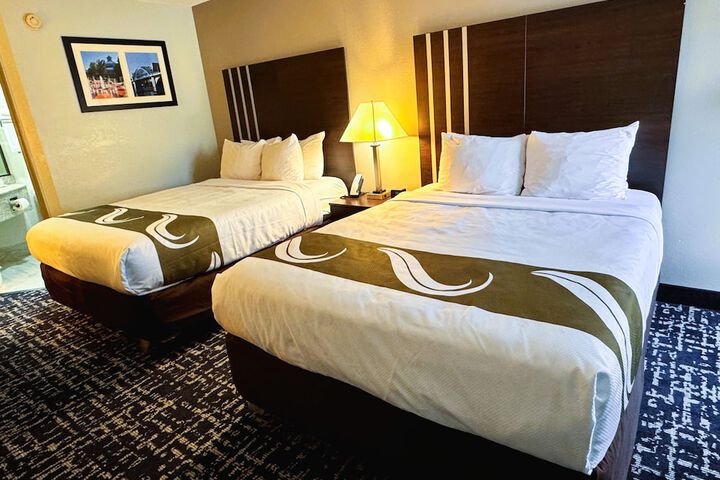 2 Queen Beds (8 of 21)