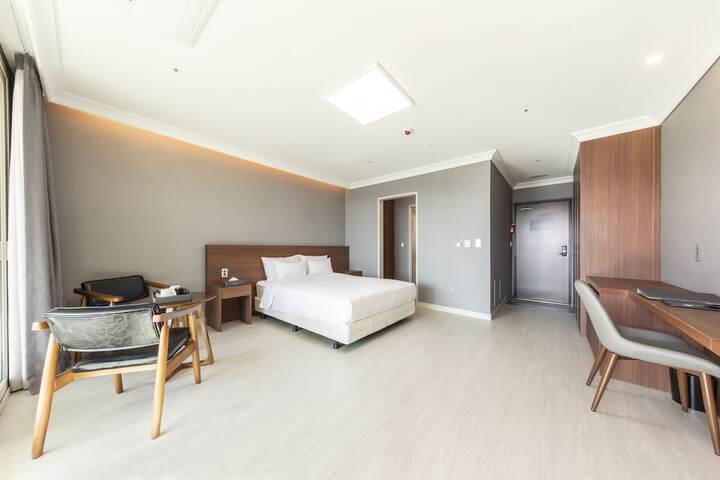 Room 3 of 80