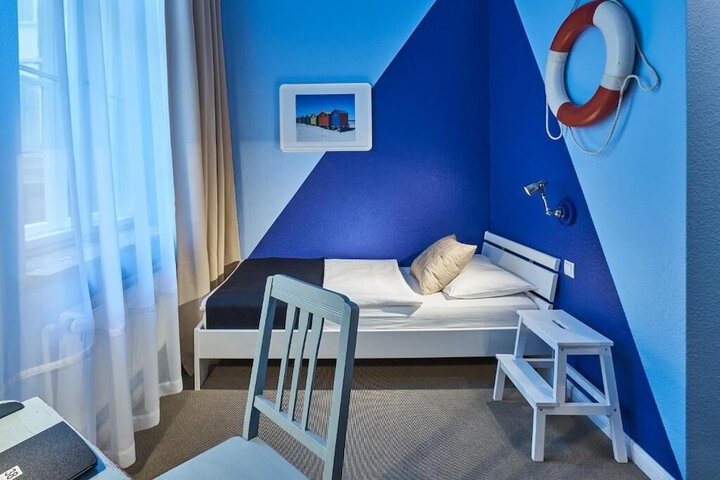 Room 2 of 33