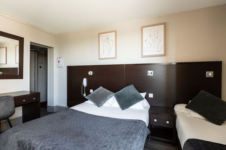 Room 9 of 15