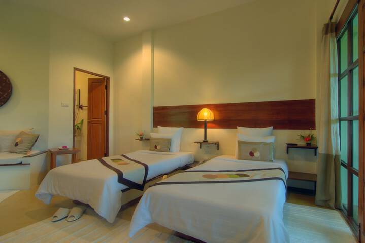 Room 3 of 77