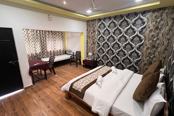 Room 4 of 25