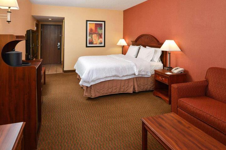 1 King Bed (2 of 19)