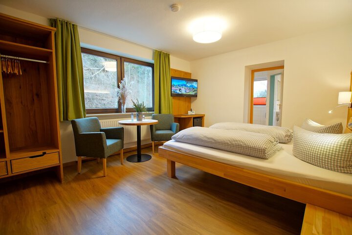 Room 4 of 74