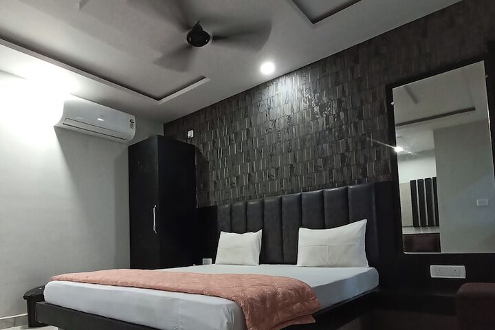 Room 14 of 17