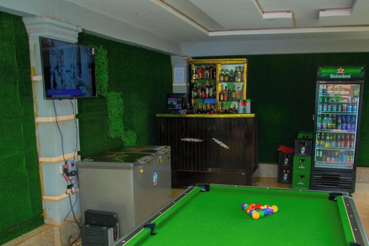 Room 6 of 11