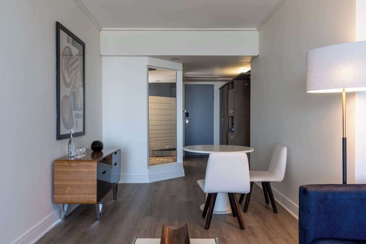 Room 51 of 148