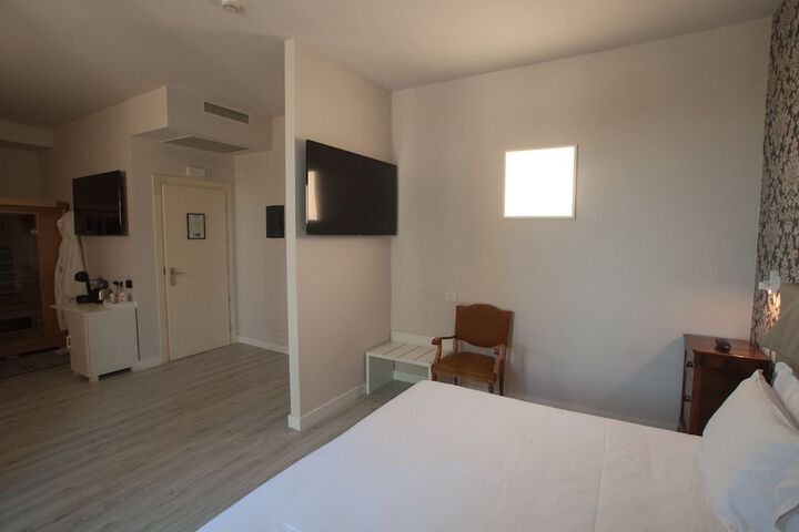 Room 5 of 43