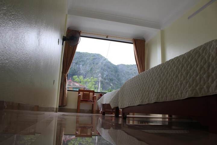 Room 6 of 49