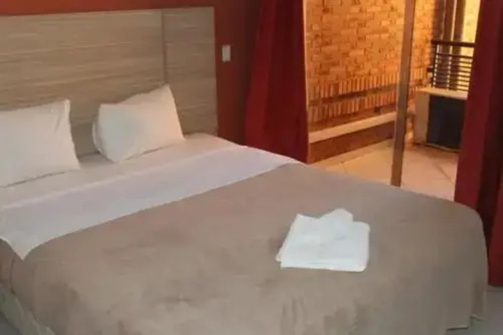 Room 2 of 10
