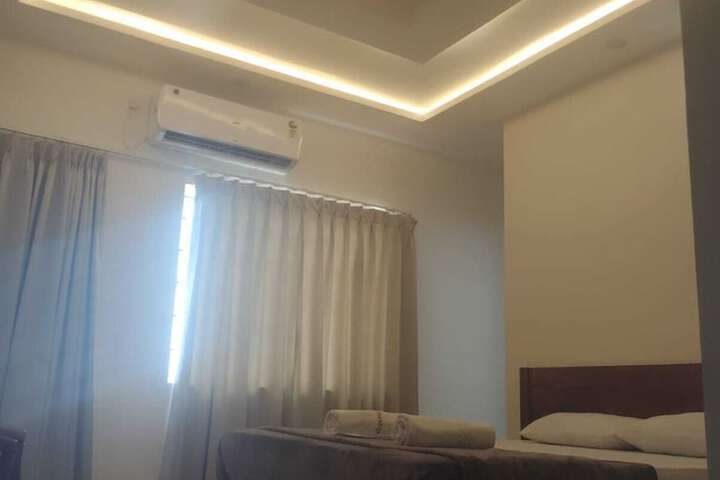 Room 11 of 18