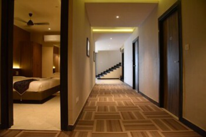 Ballroom/Hall 13 of 54