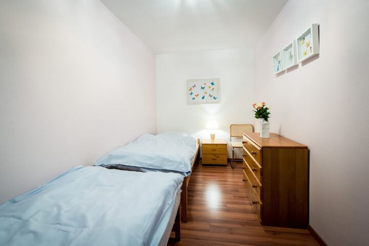 Room 14 of 99
