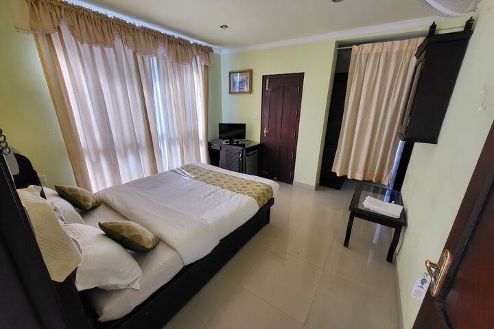 Room 9 of 27
