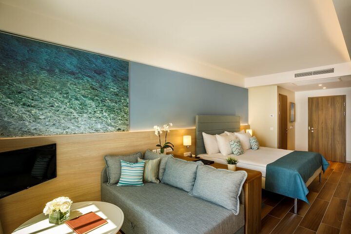 Room 10 of 94