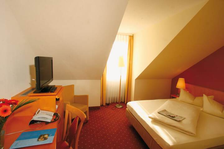 Room 7 of 69