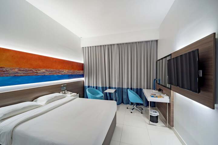 Room 8 of 25