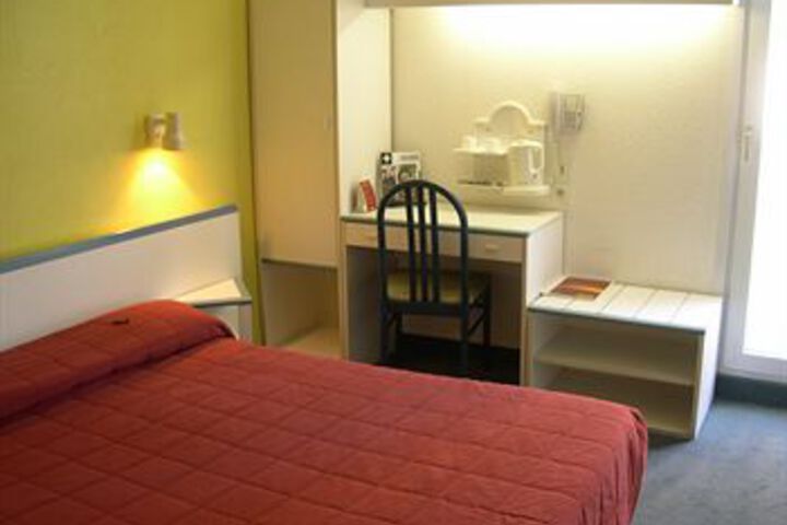 Room 3 of 8
