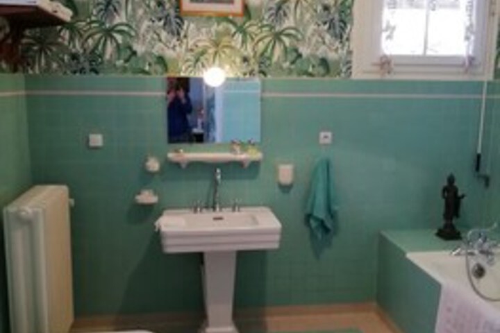 Room 8 of 106