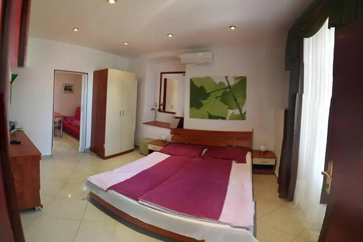 Room 5 of 23