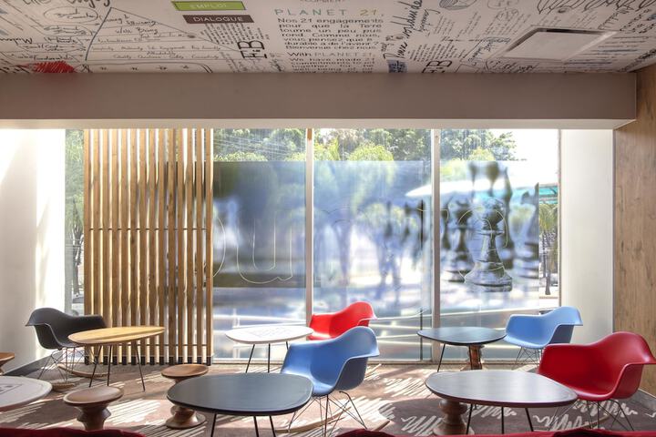 Guest Lobby