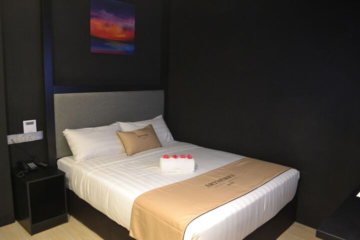 Room 10 of 73