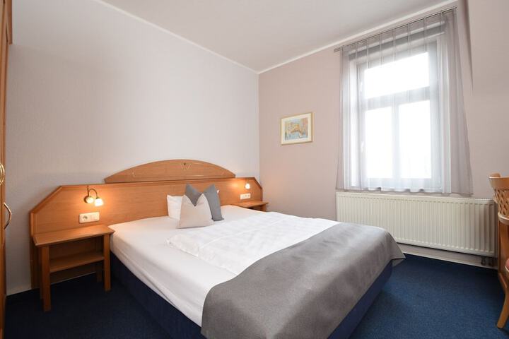 Room 15 of 50