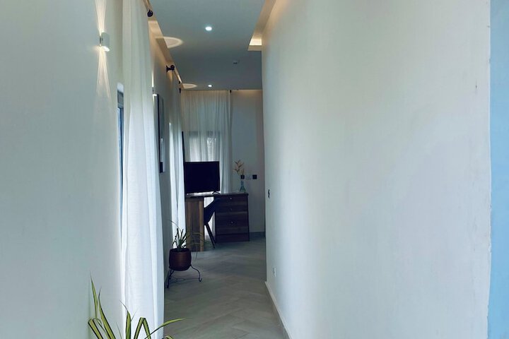 Room 10 of 166