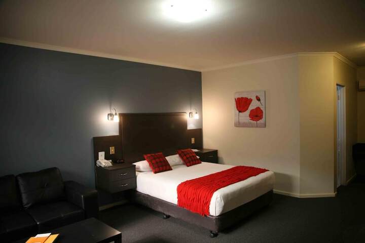 Room 21 of 37