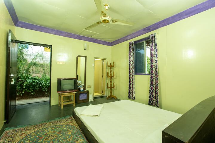 Room 5 of 38