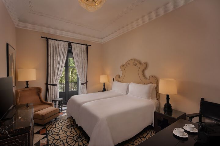 Room 52 of 210