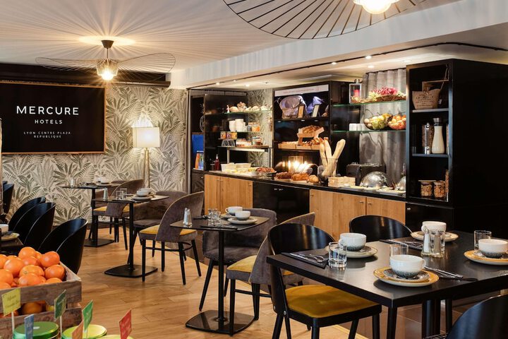 Breakfast/Coffee Service 54 of 72