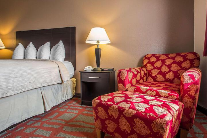 1 Queen Bed (6 of 6)