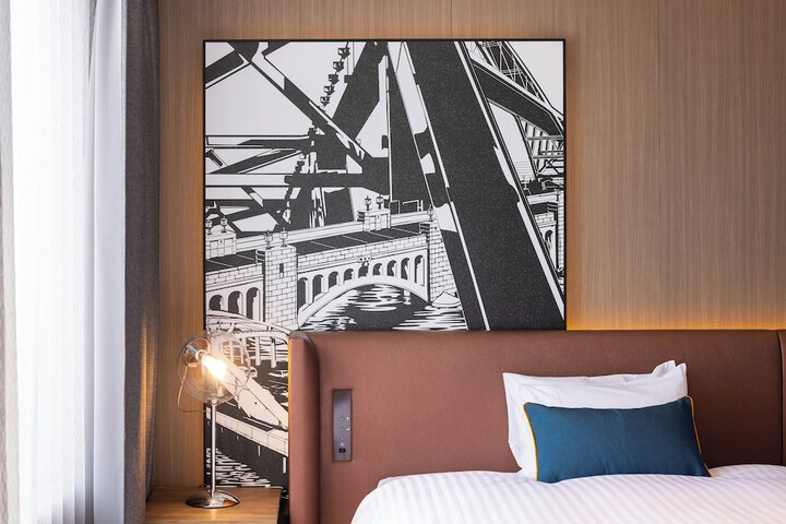 Room 44 of 100