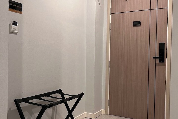 Room 47 of 93