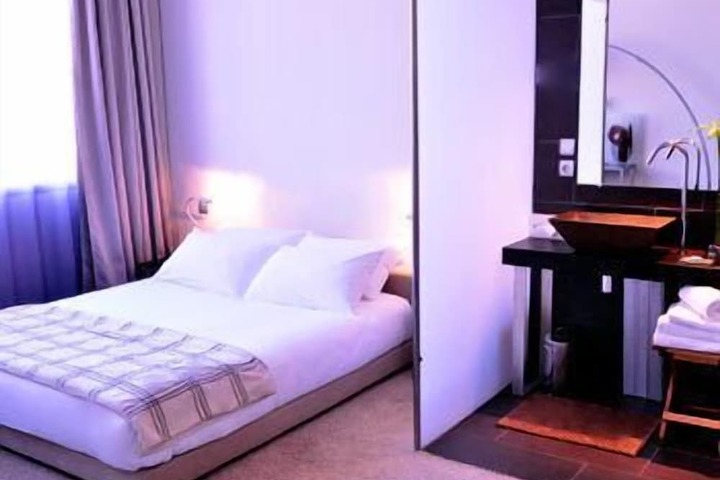 Room 12 of 21