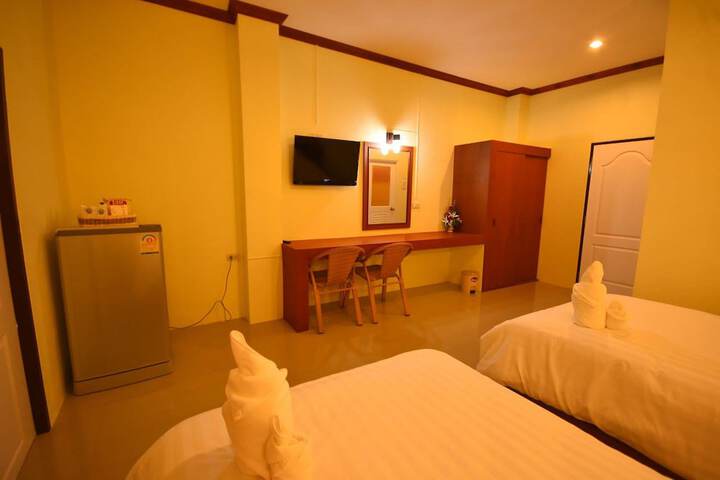 Room 4 of 16