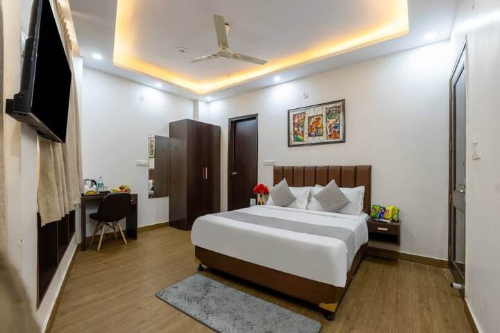 Room 6 of 14