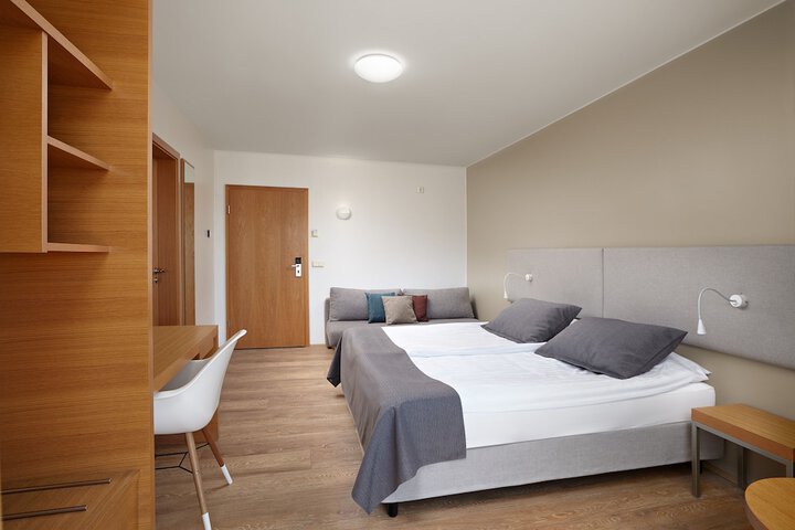 Room 7 of 91