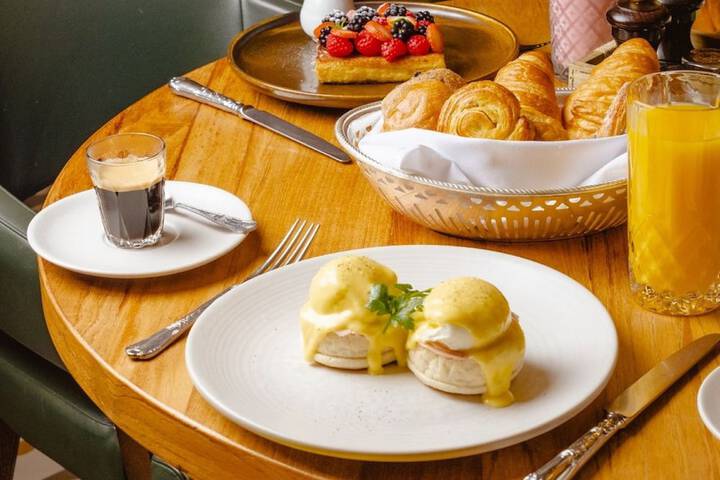 Breakfast/Coffee Service 70 of 115