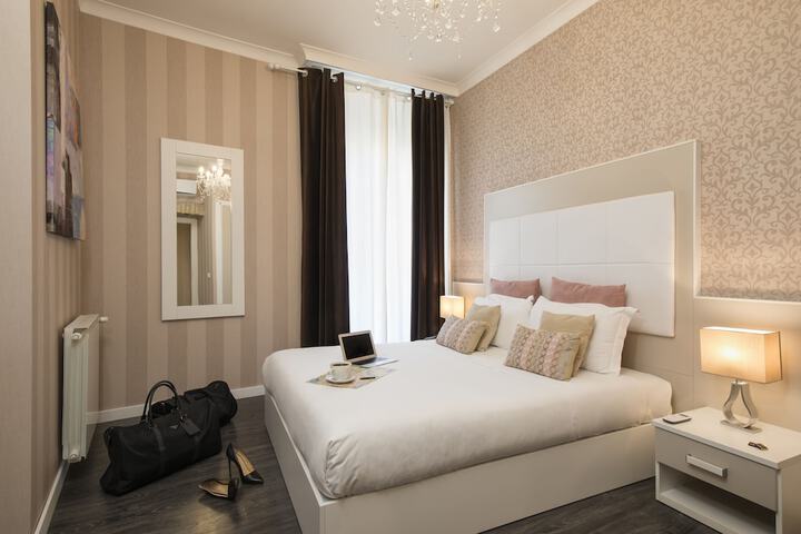 Room 5 of 12