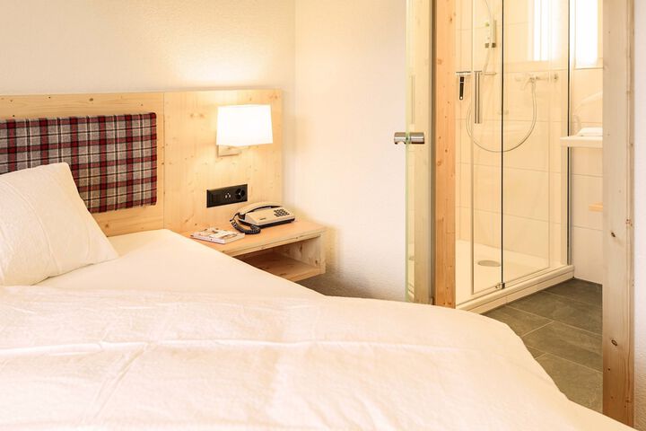 Room 27 of 72