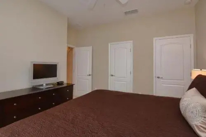 Room 2 of 8