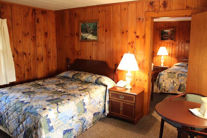 Log Deluxe 2 Queen Beds Balcony (1 of 36)