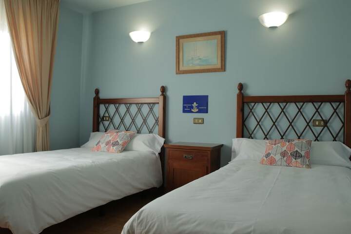 Room 9 of 38