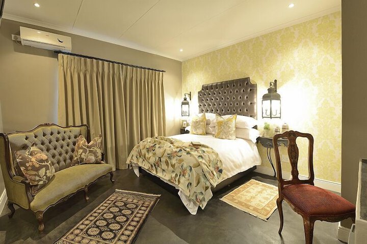 Room 3 of 37